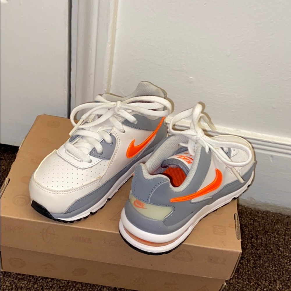 Baby shoes